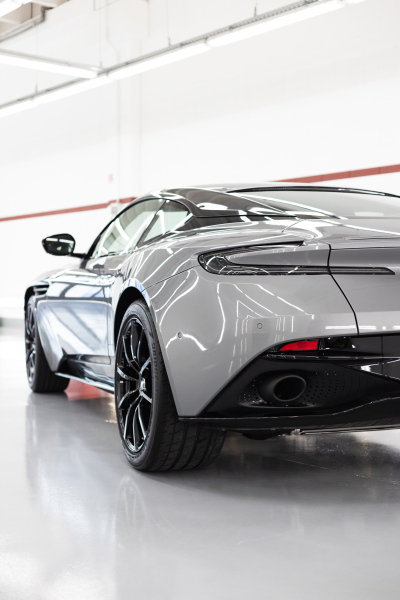 Aston Martin DB11